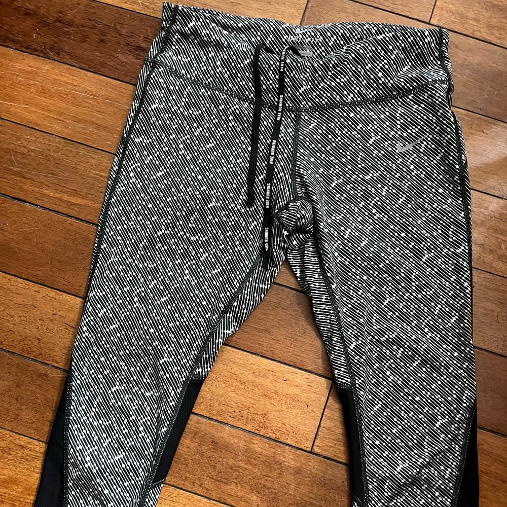 Nike Dri Fit Capri athleisure  leggings